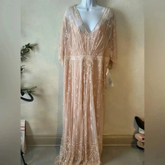 Mac Duggal
Sequined A-Line Gown‎ - Picture 4 of 7